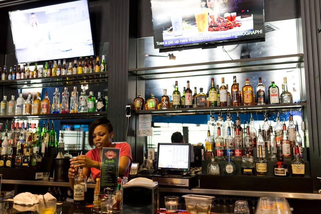 Shell Shack | restaurant | 770 E Road to Six Flags St #100, Arlington, TX 76011, USA | 8445882722 OR +1 844-588-2722