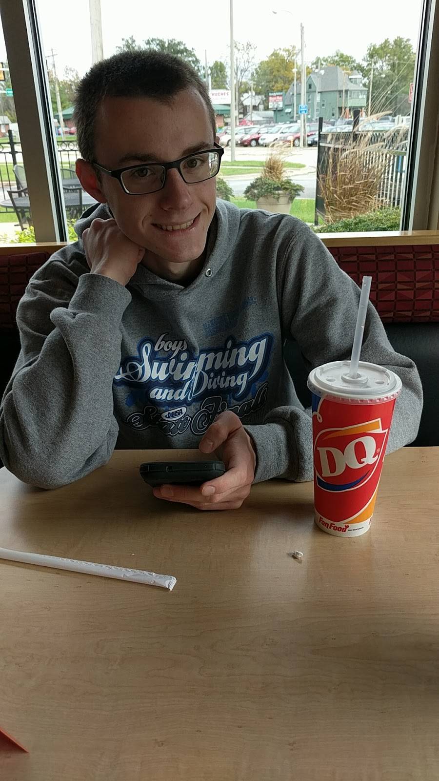 Dairy Queen | restaurant | 1048 Grand Ave, Galesburg, IL 61401, USA | 3093421970 OR +1 309-342-1970