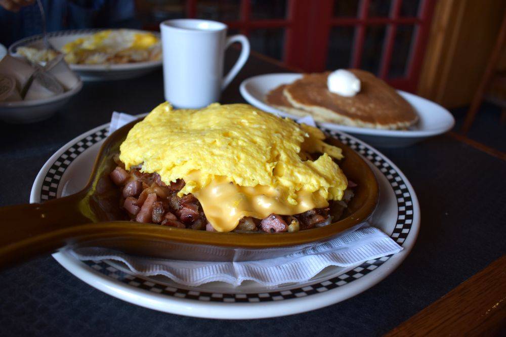 Hummingbird Restaurant | restaurant | 27w229 Geneva Rd, Winfield, IL 60190, USA | 6306903303 OR +1 630-690-3303