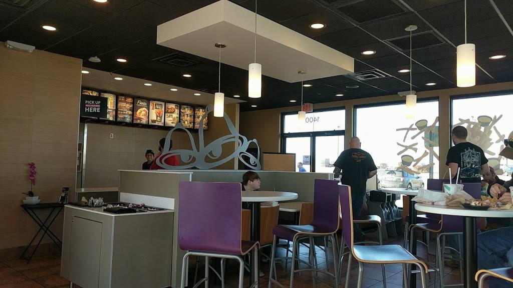 Taco Bell | meal takeaway | 1400 S State St, Jerseyville, IL 62052, USA | 6184984883 OR +1 618-498-4883