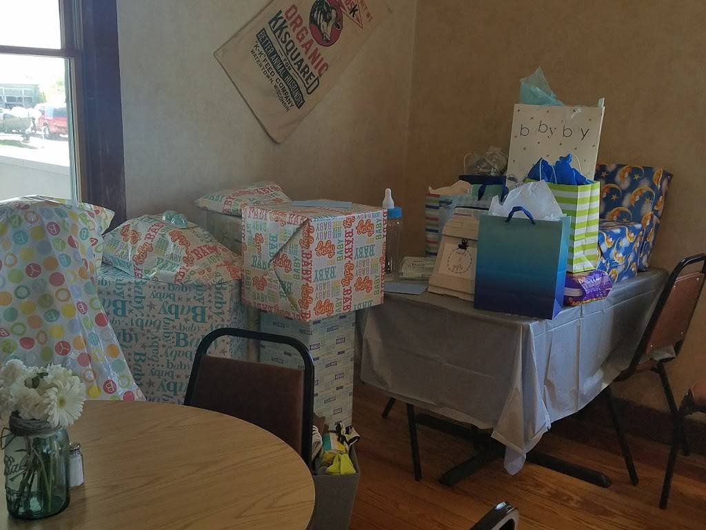 Farmington Inn | restaurant | N6443 S Farmington Rd, Helenville, WI 53137, USA | 9206993725 OR +1 920-699-3725