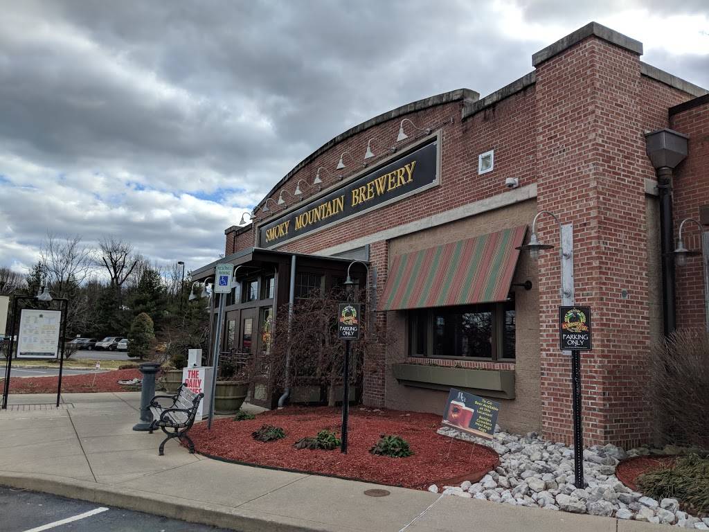 Smoky Mountain Brewery | restaurant | 743 Watkins Rd, Maryville, TN 37801, USA | 8652381900 OR +1 865-238-1900