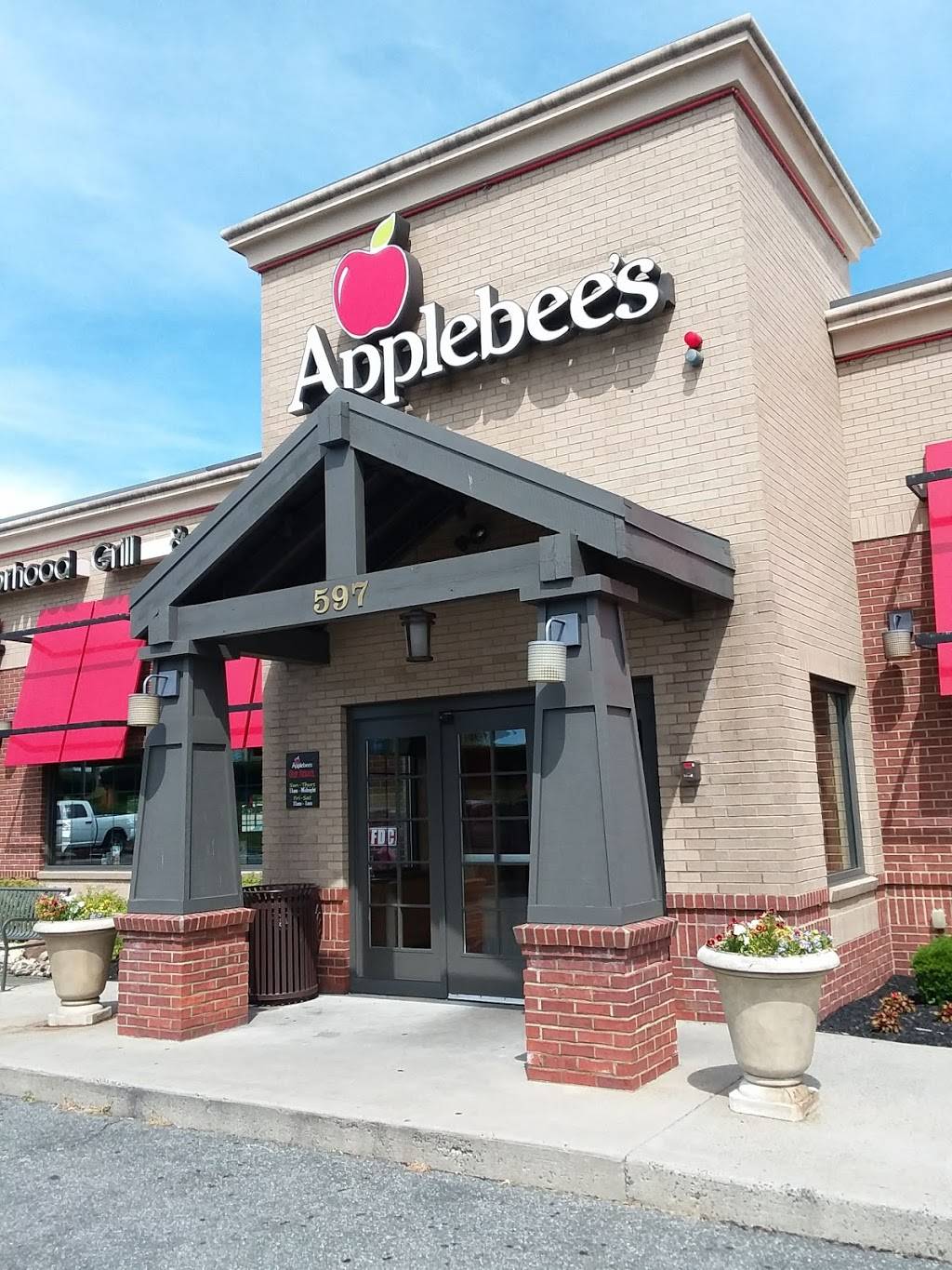 Applebees Grill + Bar | restaurant | 597 Memorial Dr, Chicopee, MA 01020, USA | 4135930134 OR +1 413-593-0134