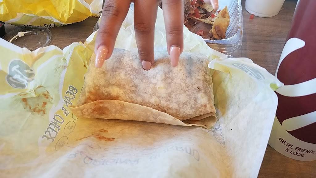 Miguels Jr | restaurant | 1240 W Renaissance Pkwy, Rialto, CA 92376, USA | 9093550500 OR +1 909-355-0500