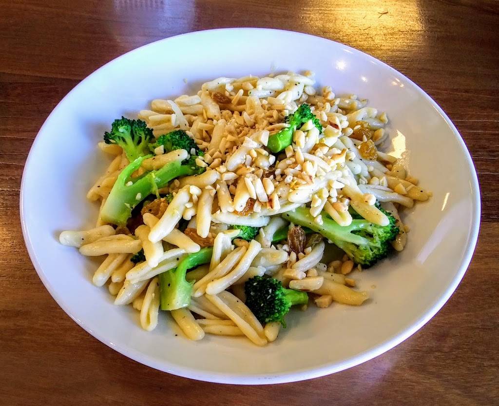 Red Sky Hull at Steamboat Wharf Marina | restaurant | 48 George Washington Blvd, Hull, MA 02045, USA | 7817731238 OR +1 781-773-1238