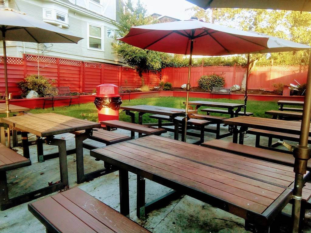 Smokehouse | restaurant | 3115 Telegraph Ave, Berkeley, CA 94705, USA | 5108453640 OR +1 510-845-3640