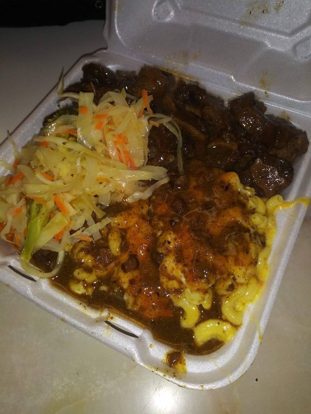 Mikeys Jamaican Restaurant & Pub | restaurant | 736 E Main St, Waterbury, CT 06702, USA | 2037558112 OR +1 203-755-8112