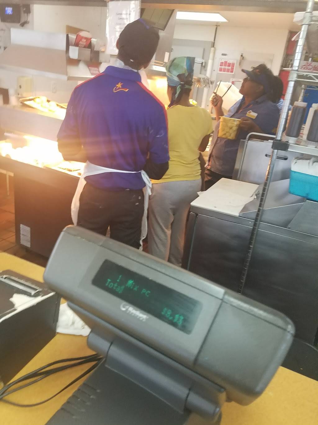 Churchs Chicken | restaurant | 333 E 159th St, Harvey, IL 60426, USA | 7083312157 OR +1 708-331-2157