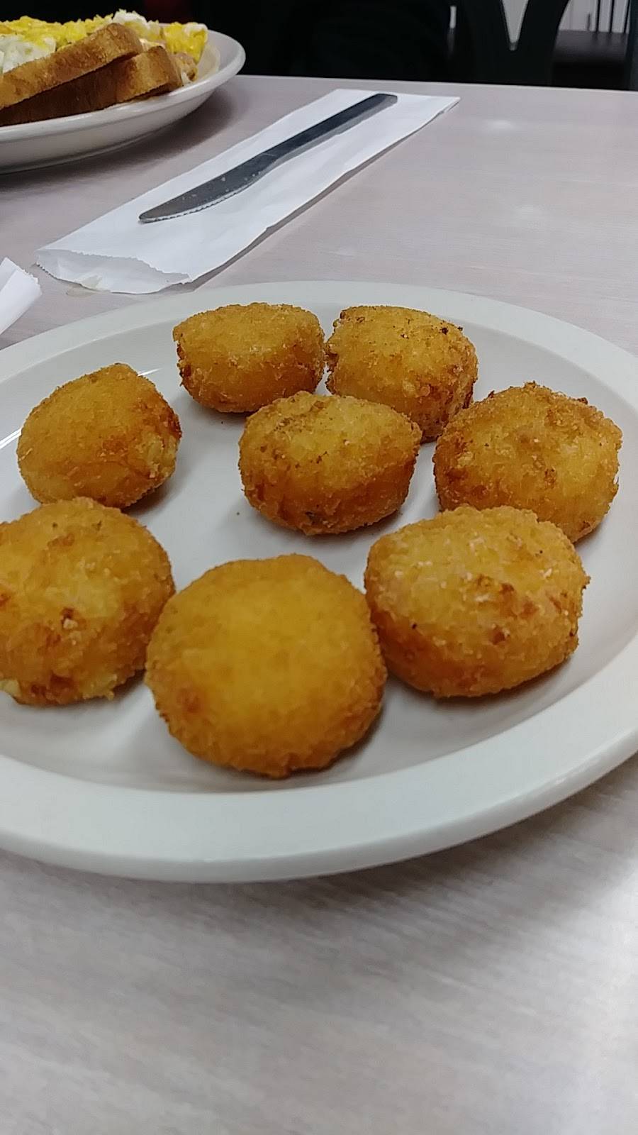 Dollys Diner | restaurant | 177 TN-75, Blountville, TN 37617, USA | 4232764039 OR +1 423-276-4039