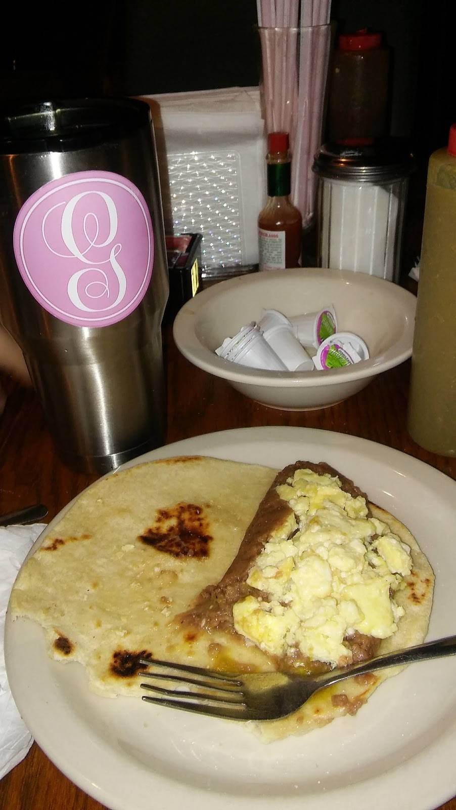 Aurelias Kitchen | restaurant | 2636 County Rd 128, Floresville, TX 78114, USA | 8303939394 OR +1 830-393-9394