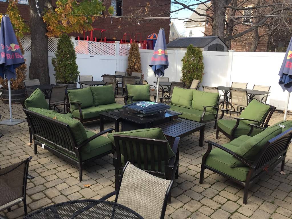 Donohues Bar and Grill | restaurant | 87 Bigelow Ave, Watertown, MA 02472, USA | 6179244900 OR +1 617-924-4900