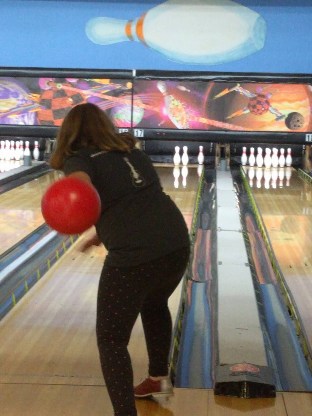 Chippers Lanes | restaurant | 100 Nickel St, Broomfield, CO 80020, USA | 3034669700 OR +1 303-466-9700