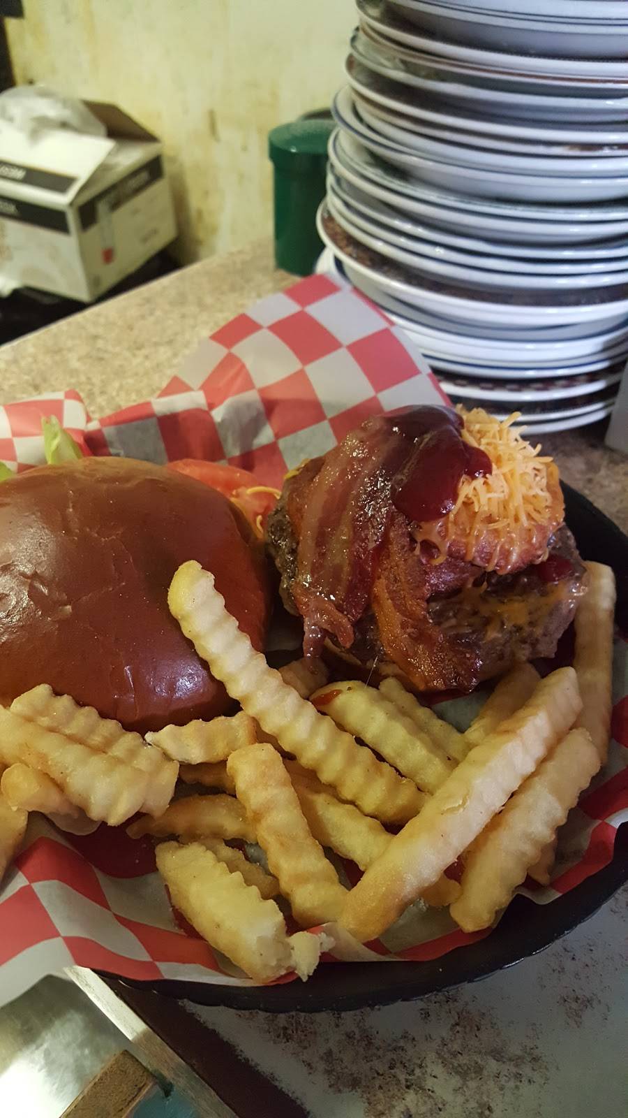 Country Kitchen | restaurant | 105 W Market St, Somonauk, IL 60552, USA | 8154983585 OR +1 815-498-3585