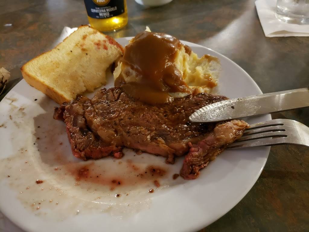 Teds Charcoal Steakhouse | restaurant | 337 Northeast Blvd, Clinton, NC 28328, USA | 9105922600 OR +1 910-592-2600