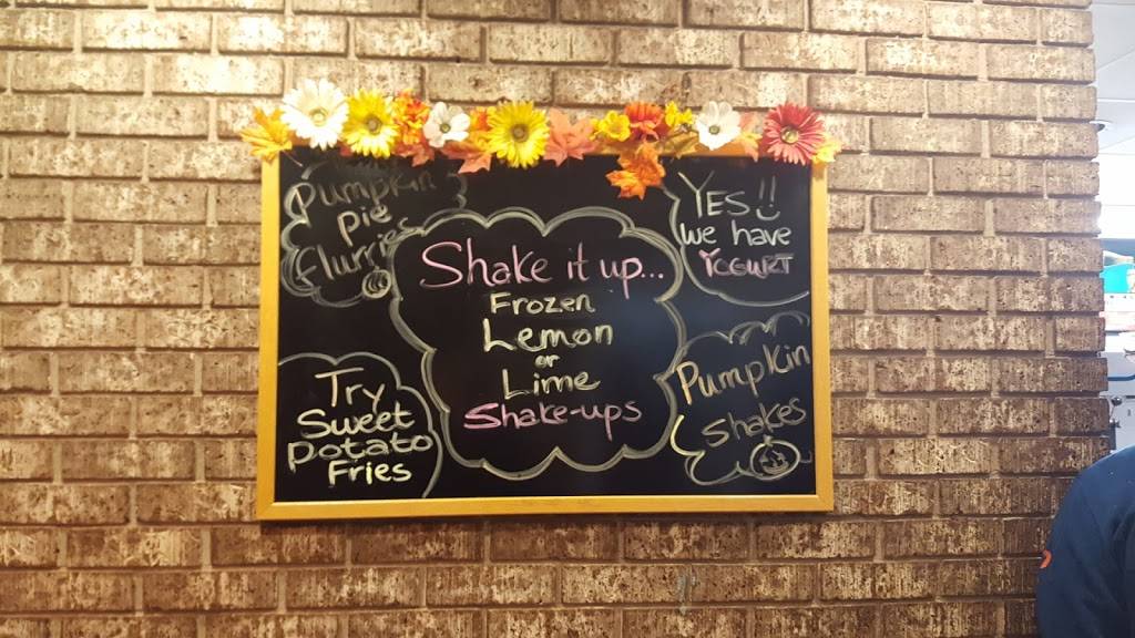 Mr Freeze | restaurant | 801 E Grant Hwy, Marengo, IL 60152, USA | 8155688811 OR +1 815-568-8811