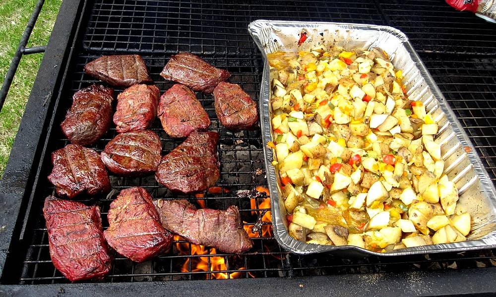 Alabamas BBQ Catering | restaurant | 415 Sabattus St, Lewiston, ME 04240, USA | 2074236666 OR +1 207-423-6666