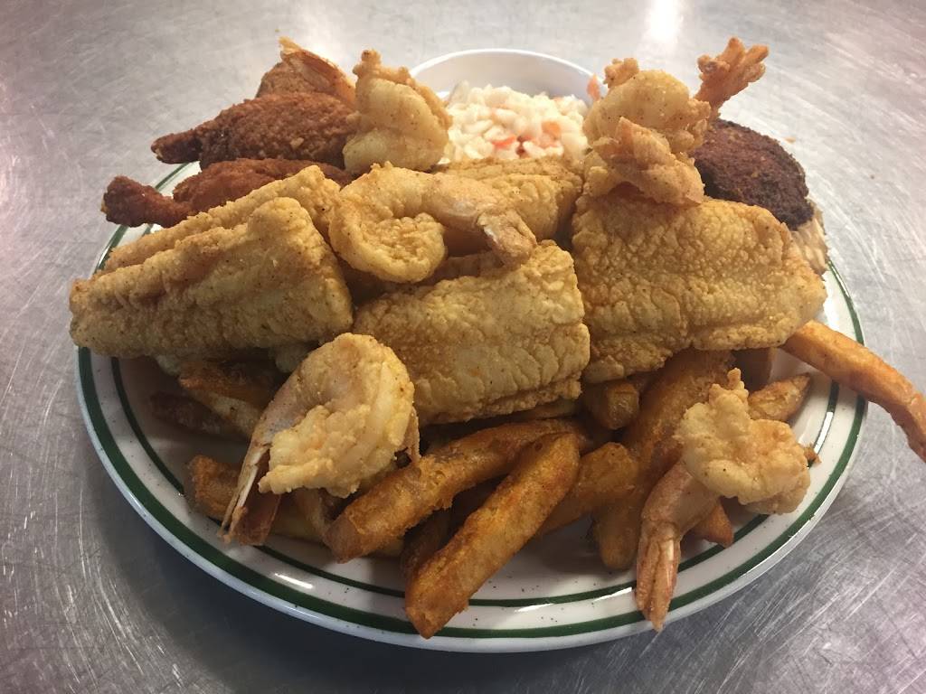 Hurricane Titas | Bar & Grill | restaurant | 222 W Bayshore Rd, Anahuac, TX 77514, USA | 4092523288 OR +1 409-252-3288