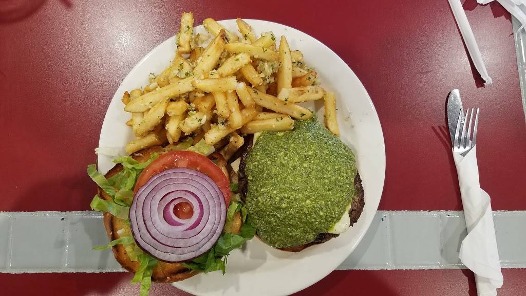 Mikes At The Crossroads | restaurant | 2109, 840 Petaluma Blvd N, Petaluma, CA 94952, USA | 7077788222 OR +1 707-778-8222