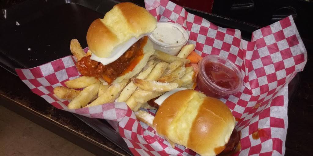 Willies Famous Wings | restaurant | 908 Woodland St, Columbia, TN 38401, USA | 9319820460 OR +1 931-982-0460