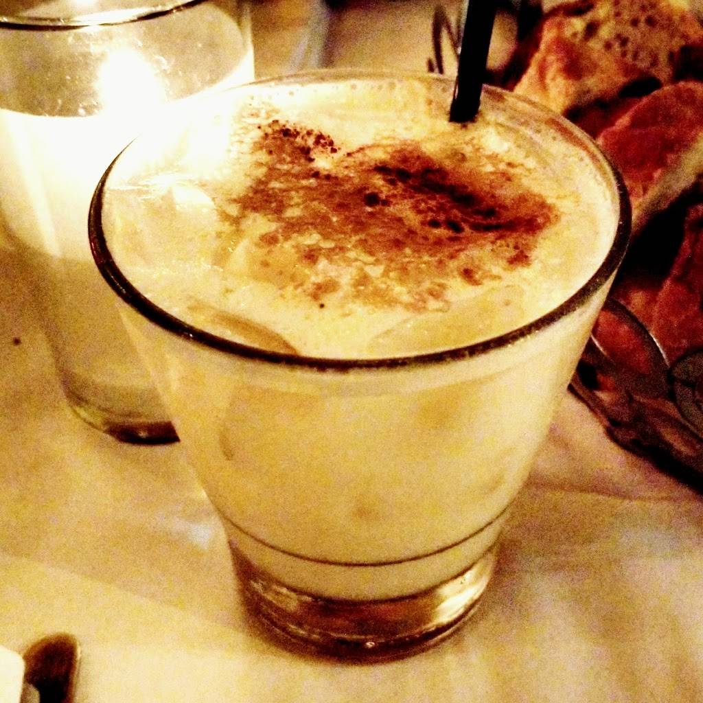 Le Petit Four | restaurant | 8654 Sunset Blvd, West Hollywood, CA 90069, USA | 3106523863 OR +1 310-652-3863