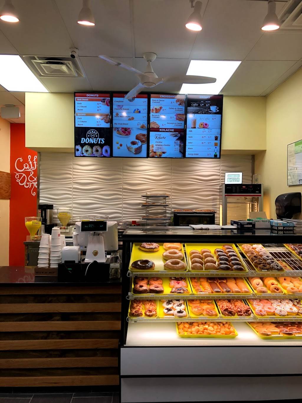 Texas Donuts | restaurant | 8224 Gunston Corner Ln, Lorton, VA 22079, USA | 7035513110 OR +1 703-551-3110