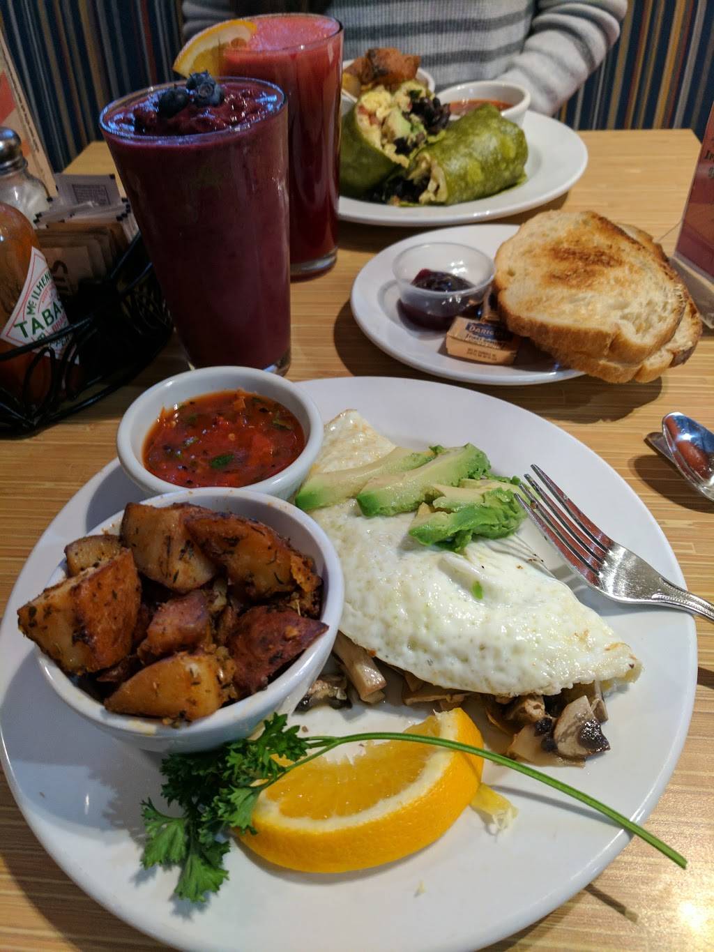 Mothers Market & Kitchen | restaurant | 24165 Paseo De Valencia, Laguna Woods, CA 92653, USA | 9497686667 OR +1 949-768-6667