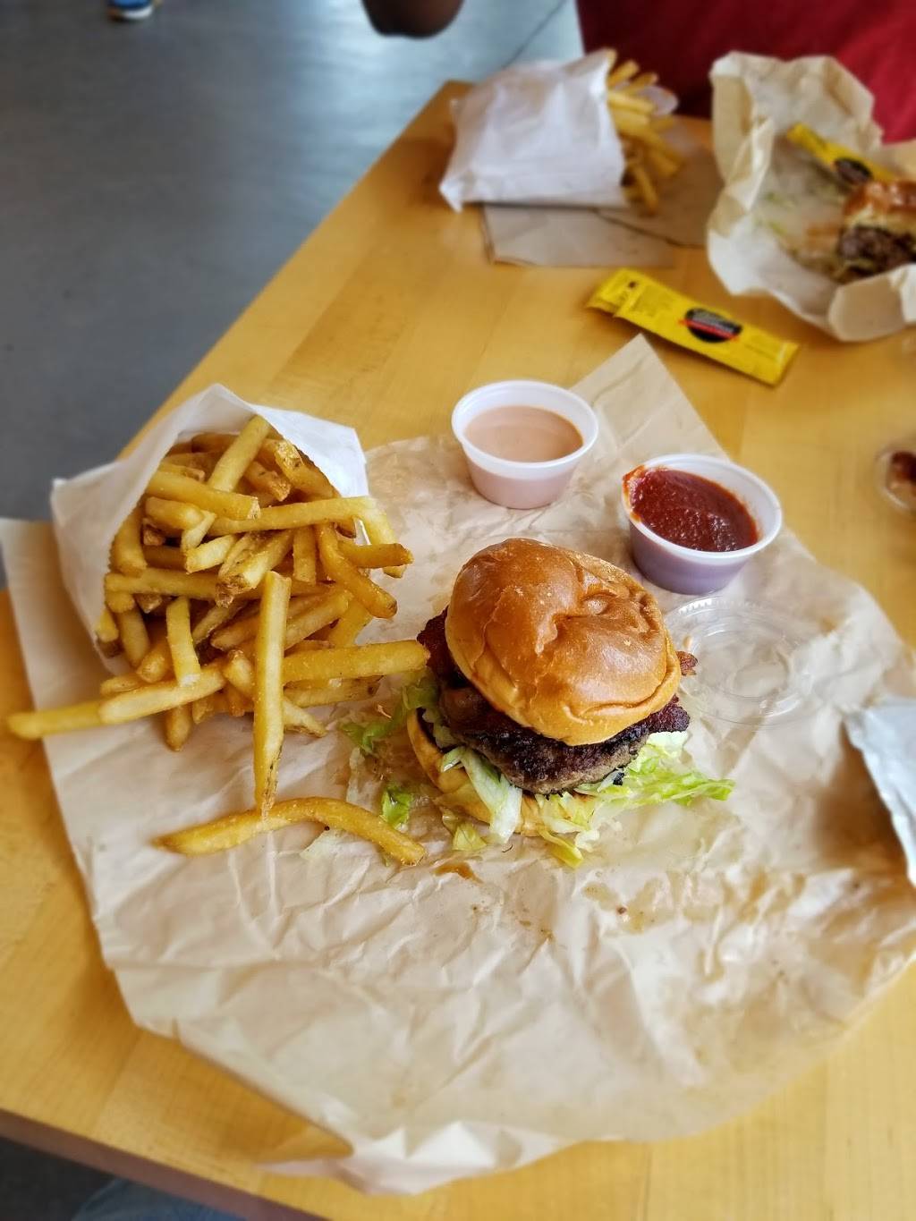 Little Big Burger - Prosperity Village | restaurant | 10012 Benfield Rd, Charlotte, NC 28269, USA | 7042745532 OR +1 704-274-5532