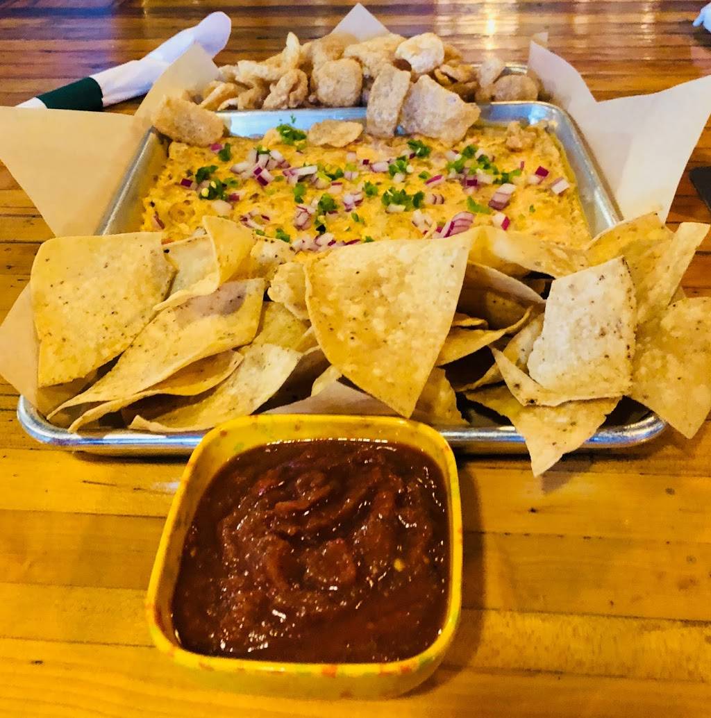 The Dakota East Side Ice House | restaurant | 433 S Hackberry, San Antonio, TX 78203, USA | 2103756009 OR +1 210-375-6009