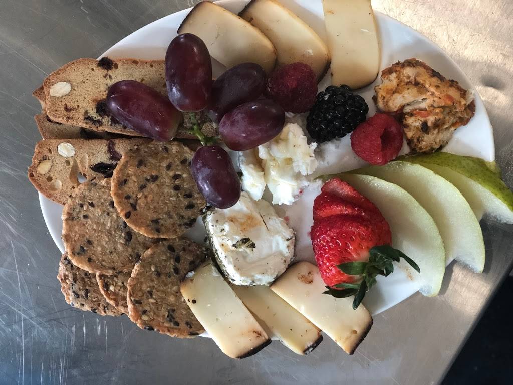 The Farfalle Bistro and Farfalle Dollies Catering and Confection | restaurant | 318 SE Green St, Lees Summit, MO 64063, USA | 8162076129 OR +1 816-207-6129