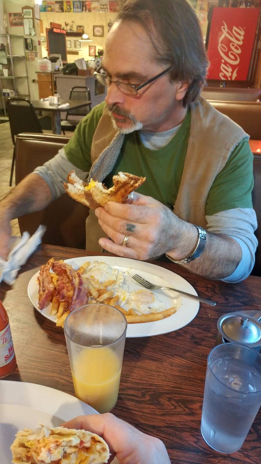 Corner Cafe & Catering | restaurant | 11200 Nations Ford Rd, Pineville, NC 28134, USA | 7045882447 OR +1 704-588-2447