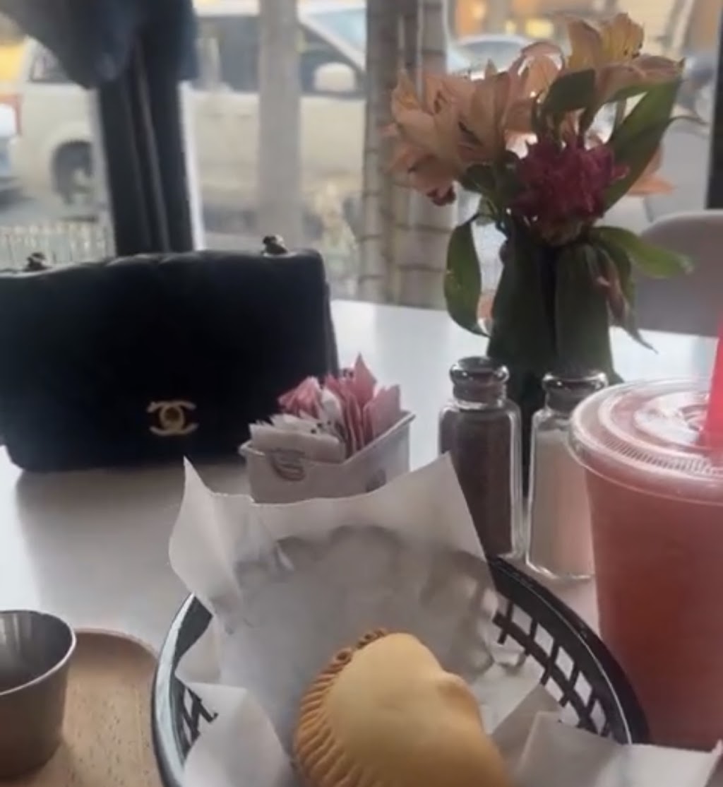 Empanada Factory By Mora Mia | restaurant | 2436 S Oakley Ave, Chicago, IL 60608, USA | 3125049241 OR +1 312-504-9241