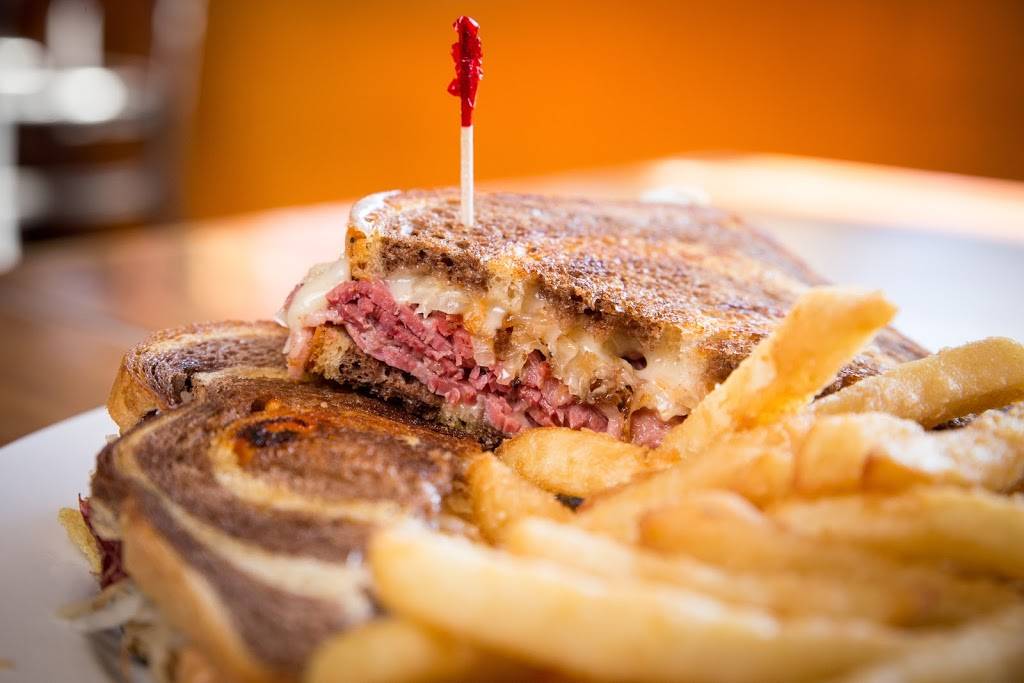 Cornucopia Bar & Burgers | restaurant | 207 E 5th Ave, Eugene, OR 97401, USA | 5414852676 OR +1 541-485-2676