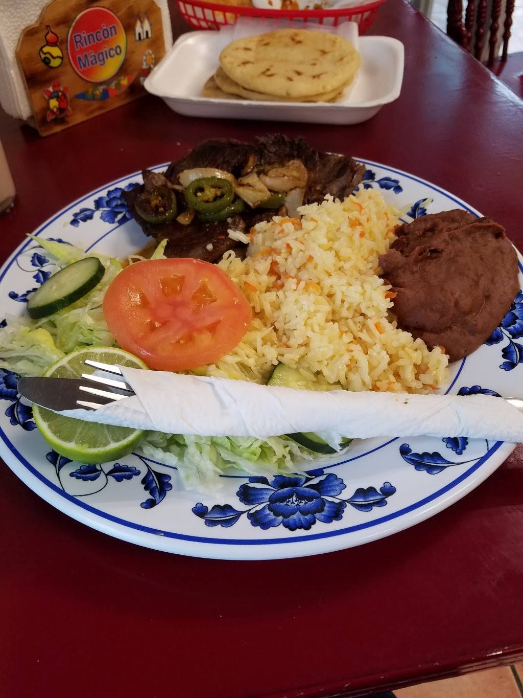 Pupuseria Las Palmas Salvadoreña | restaurant | 3851 International Blvd, Oakland, CA 94601, USA | 5104379615 OR +1 510-437-9615