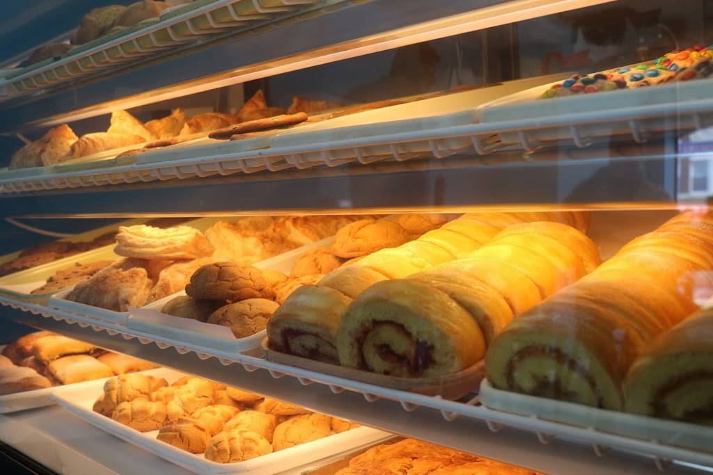 Recinos Café | restaurant | 85 Broadway, Somerville, MA 02145, USA | 6177641375 OR +1 617-764-1375