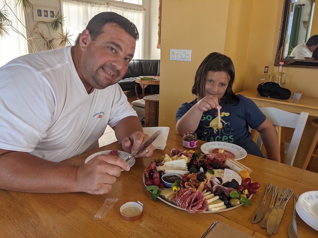 The Honey Brie Co. Charcuterie | restaurant | 1805 Laskin Rd STE 102, Virginia Beach, VA 23454, USA | 7575896220 OR +1 757-589-6220