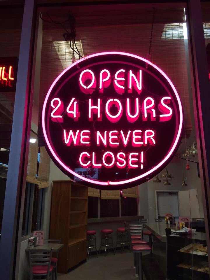 Sweet Things & Grill | restaurant | 1011 Veterans Memorial Blvd, Metairie, LA 70005, USA | 5048341845 OR +1 504-834-1845