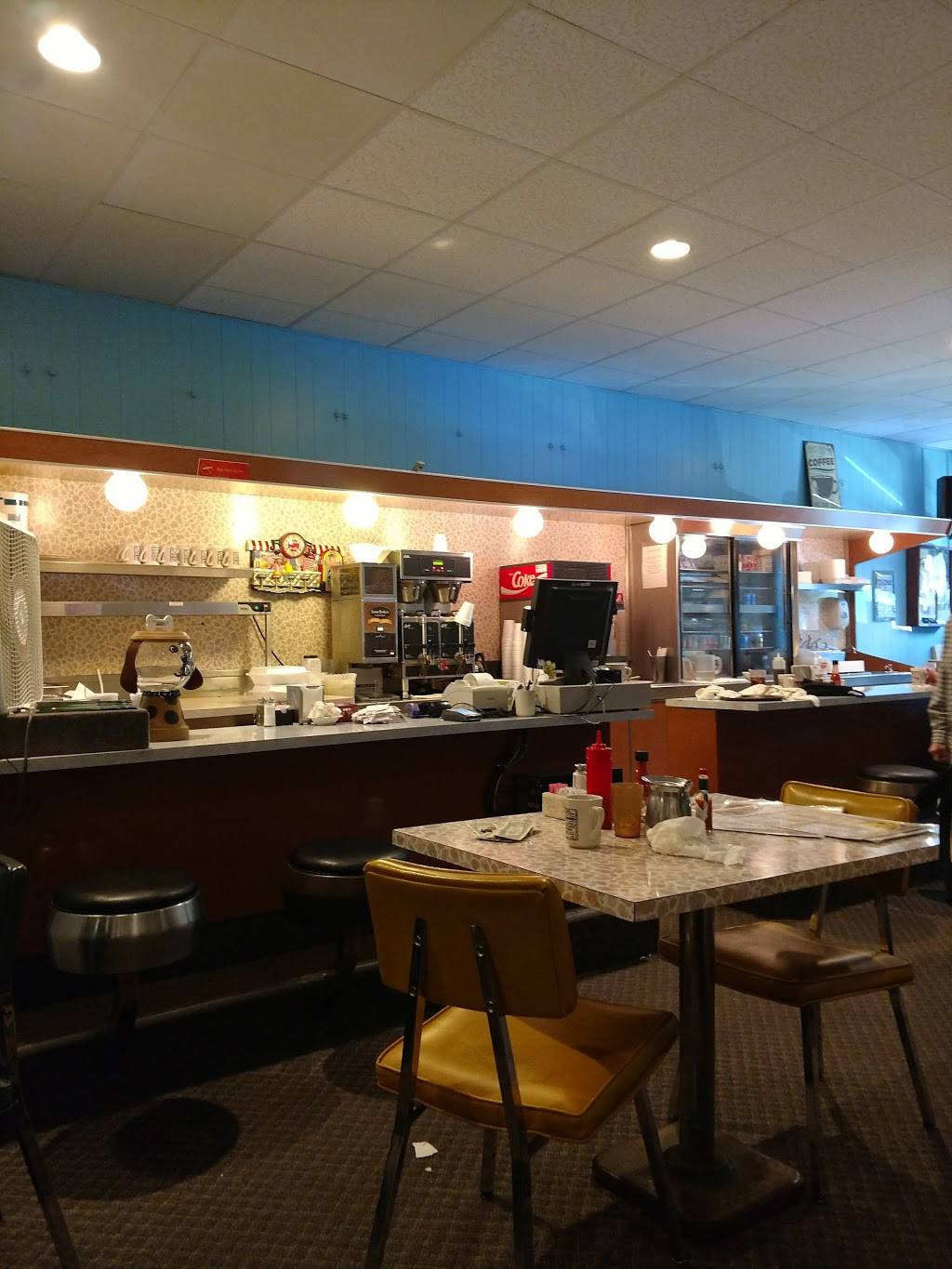 Scooters Ds | restaurant | 724 Shoppers Ln, Kalamazoo, MI 49004, USA | 2693454830 OR +1 269-345-4830