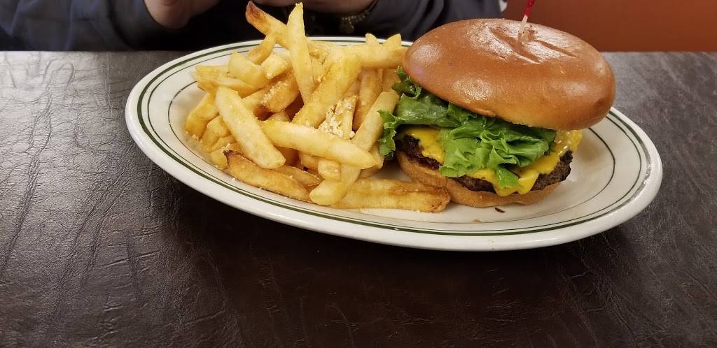 Old Towne Country Grill | restaurant | 310 Walnut St, Leetonia, OH 44431, USA | 3308170007 OR +1 330-817-0007