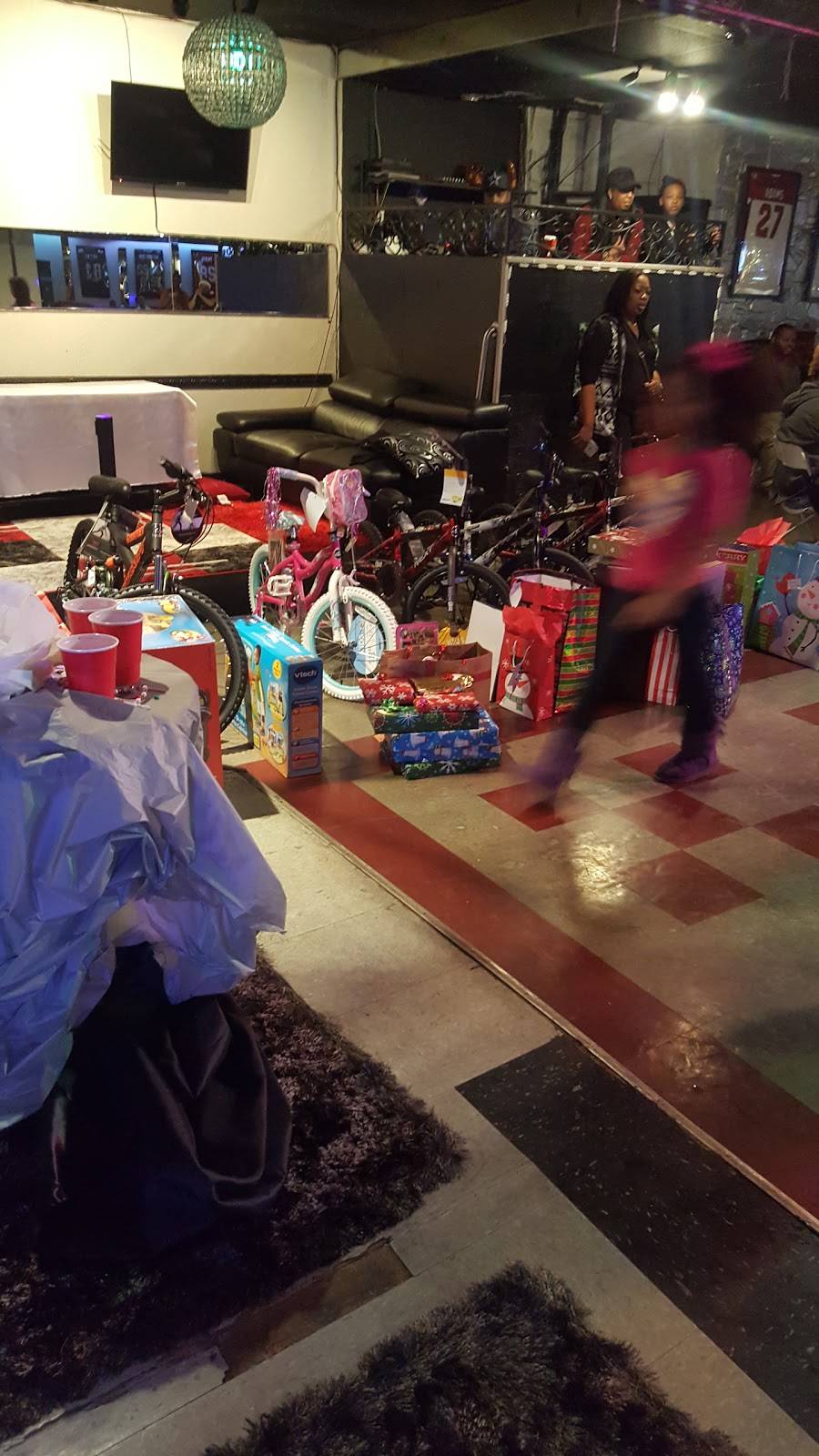 4th Quarter Sports Grill | restaurant | 7460 S Westmoreland Rd, Dallas, TX 75237, USA | 9725721910 OR +1 972-572-1910