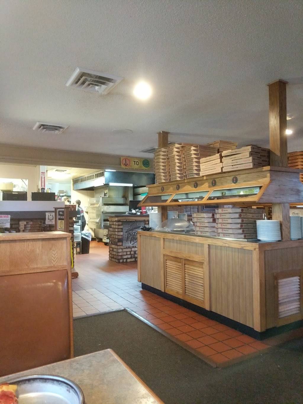 Pizza Hut | meal takeaway | 1000 W Clay St, Versailles, MO 65084, USA | 5733785995 OR +1 573-378-5995