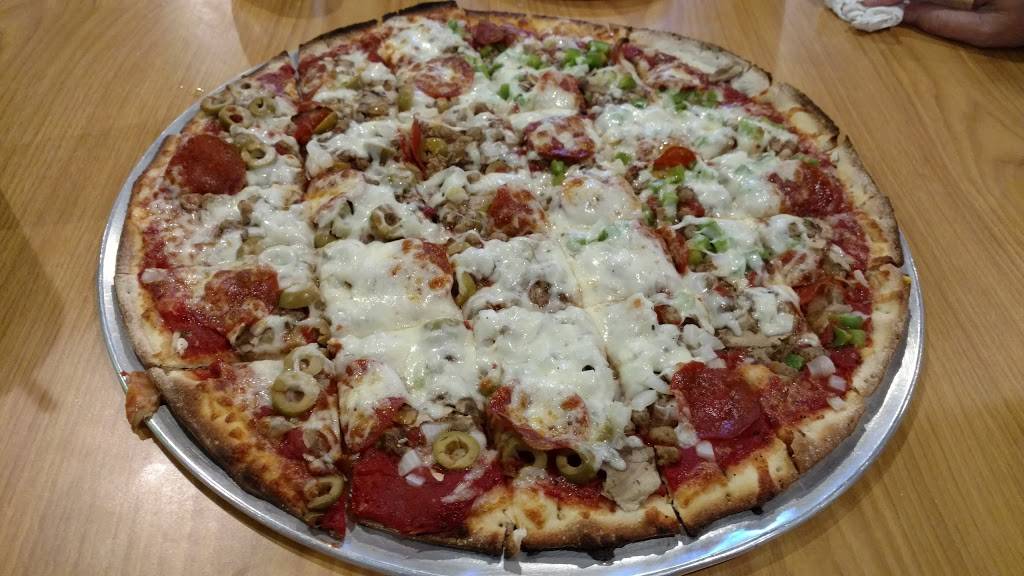 Crawfords Pizza & Pub | restaurant | 170 Debby Dr, Mt Zion, IL 62549, USA | 2178641691 OR +1 217-864-1691