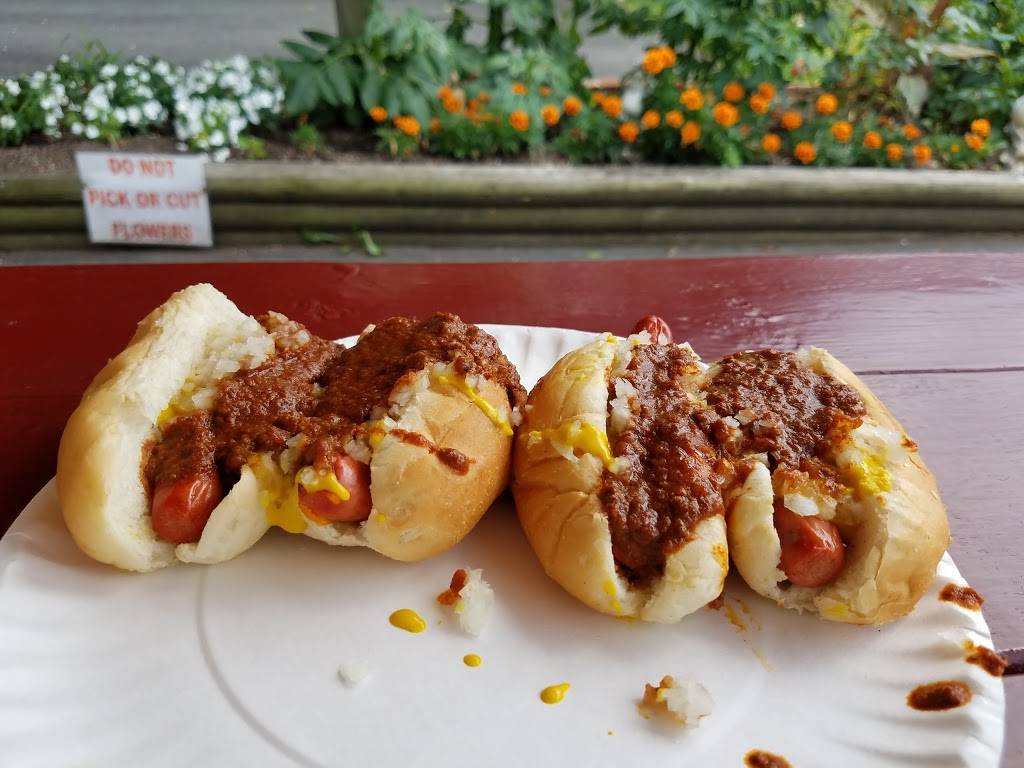 Guss Hotdogs | restaurant | 212 25th St, Watervliet, NY 12189, USA | 5182738743 OR +1 518-273-8743
