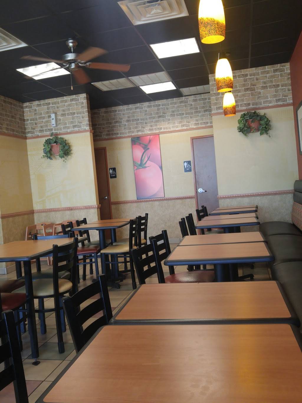 Subway Restaurants | restaurant | 2912 E University Dr #100, Denton, TX 76209, USA | 9405666166 OR +1 940-566-6166