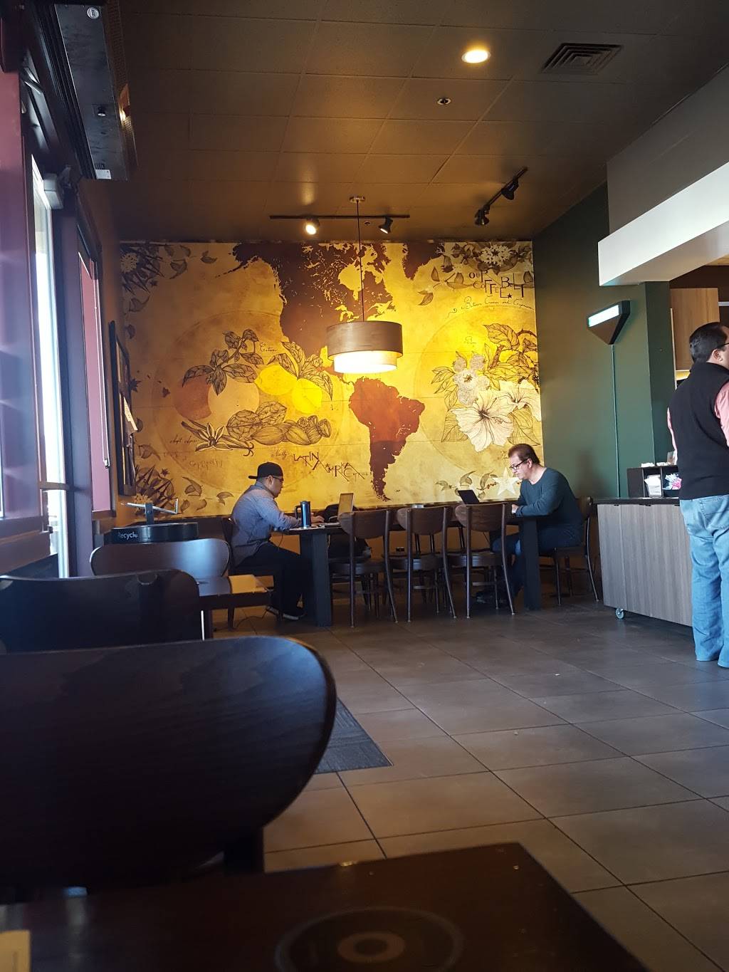 Starbucks | cafe | 2350 W Florida Ave #1A, Hemet, CA 92545, USA | 9517650443 OR +1 951-765-0443