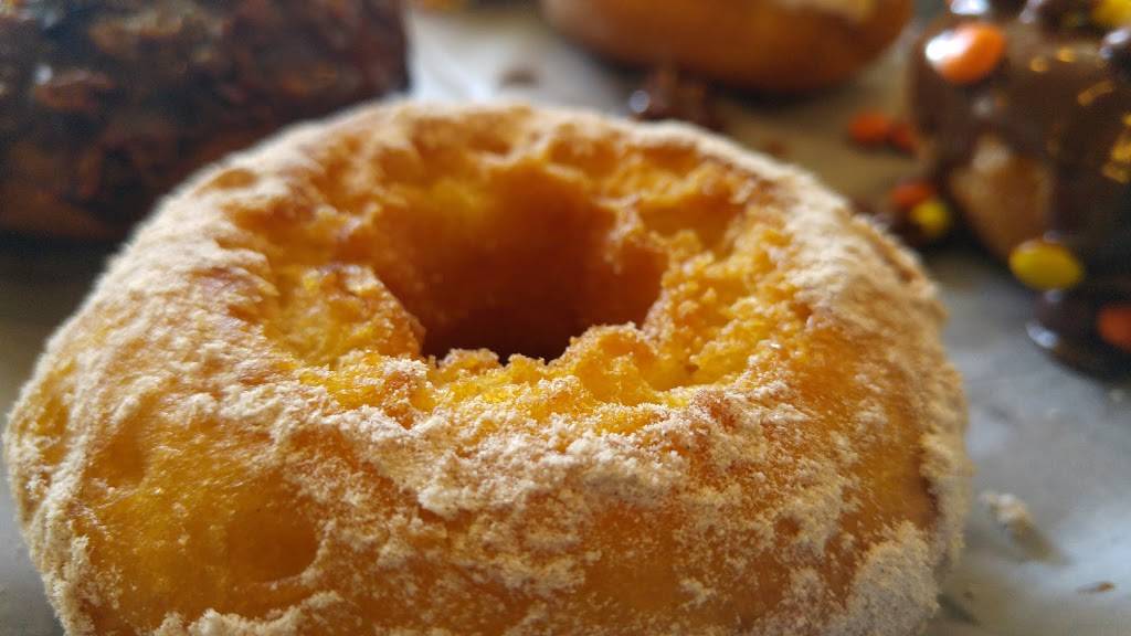 Quack Daddy Donuts | restaurant | 106 W State St, Pendleton, IN 46064, USA | 7652219174 OR +1 765-221-9174