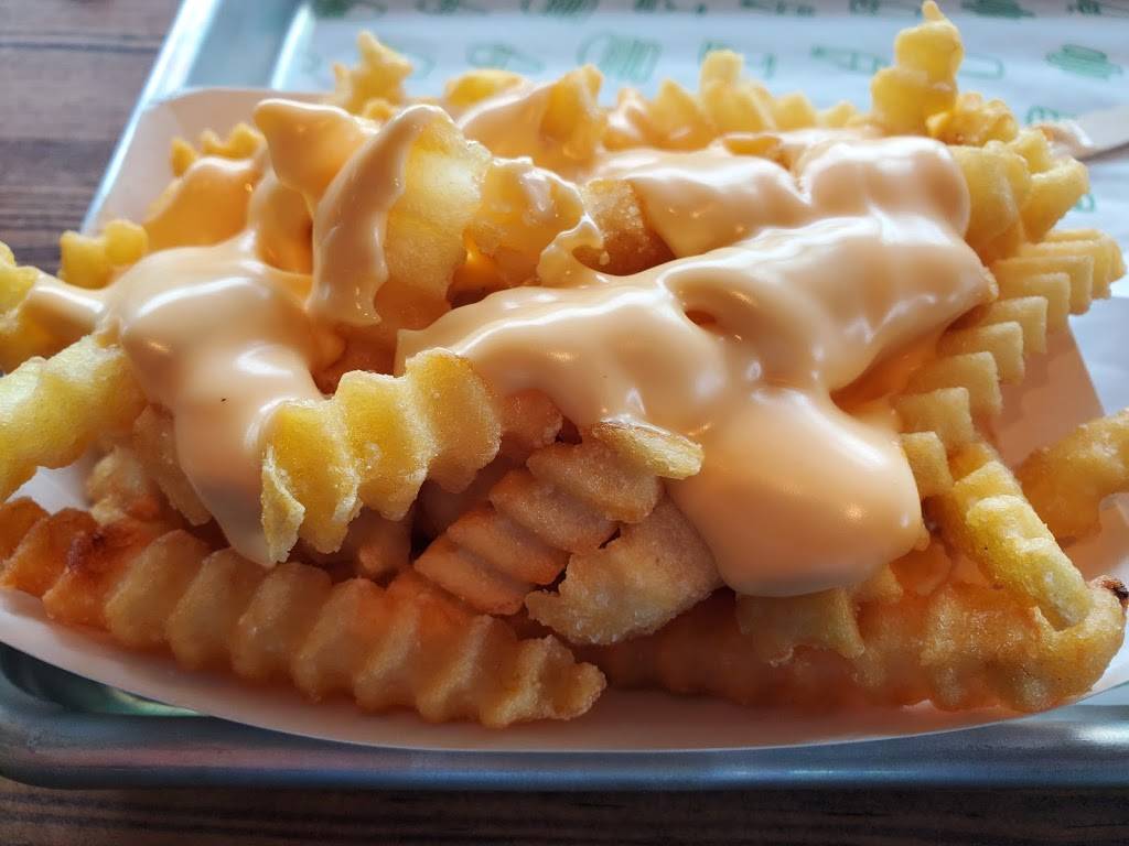 Shake Shack | restaurant | & Crossing, 5200 W 119th St, Leawood, KS 66209, USA | 9133201229 OR +1 913-320-1229