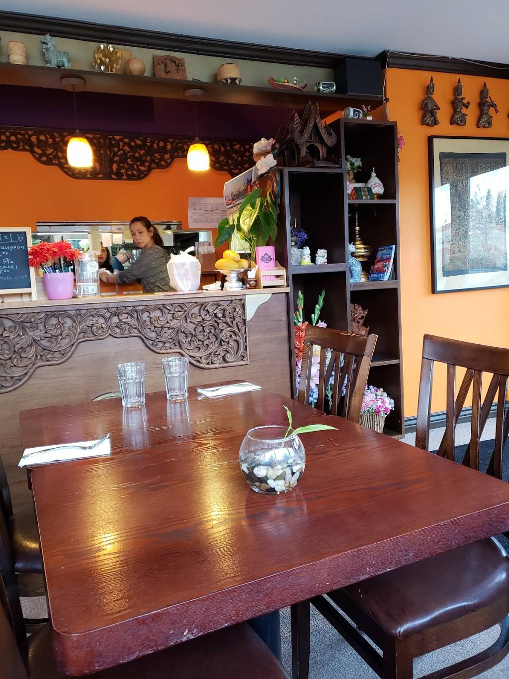 Yum Yum Thai Restaurant | restaurant | 900 N 160th St, Shoreline, WA 98133, USA | 2063621933 OR +1 206-362-1933
