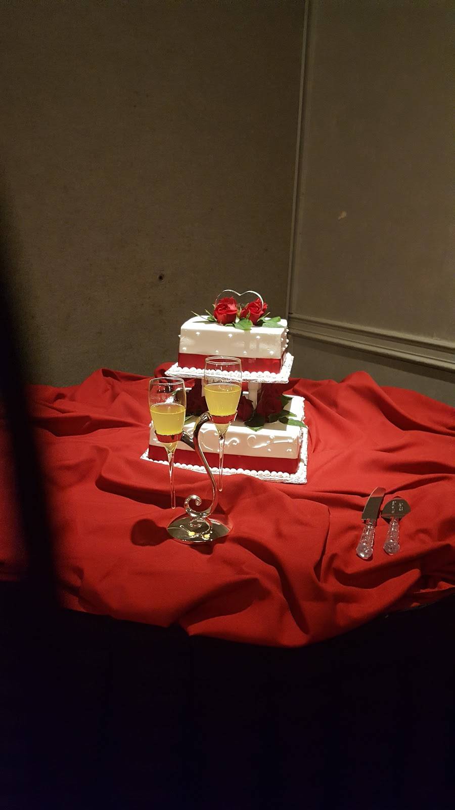 Berwick Manor Restaurant | restaurant | 3250 Refugee Rd, Columbus, OH 43232, USA | 6142357100 OR +1 614-235-7100