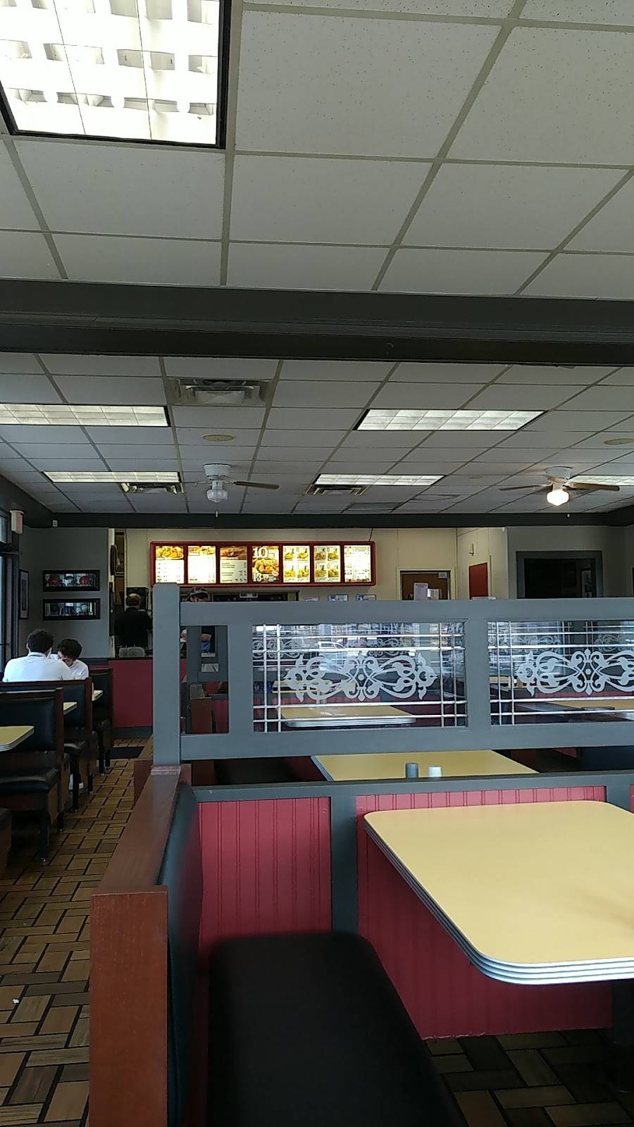 Lees Famous Recipe Chicken | restaurant | 322 E State St, Fremont, OH 43420, USA | 4193349610 OR +1 419-334-9610