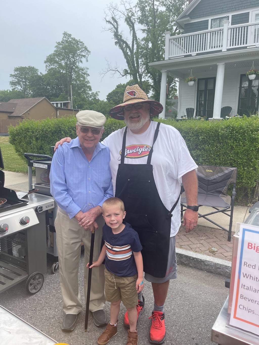 Big Mikes Dogz | restaurant | 71 Park Pl, Avon, NY 14414, USA | 5857327172 OR +1 585-732-7172